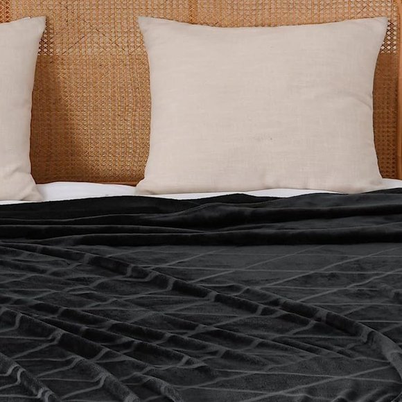 Black King Size Bed Plush Diamond Textured Soft Velvety Velour Blanket Goth New - Picture 6 of 11